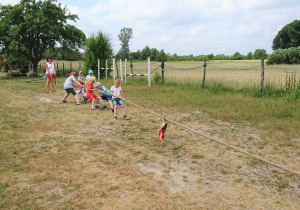 Konkurs przeciągania liny.