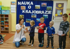 Rozwiązywanie zagadek o krajobrazie.