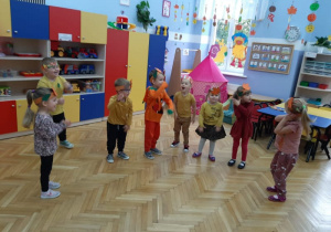 Taniec dzieci do piosenki "A ram zam zam"