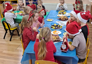 Słodki poczęstunek przygotowany przez rodziców.