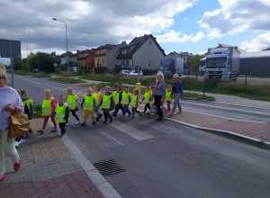 12.09.2022 r. Wycieczka na skrzyżowanie dzieci z grupy Biedronki i Misie