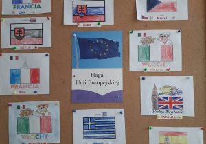 Prace dzieci przedstawiające flagi państw członkowskich UE.