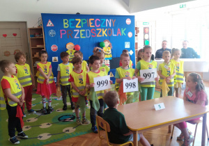 Grupa przedszkolaków z Przedszkola nr 7 podczas występów.