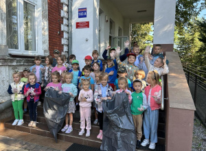 15.09.2023 r. "Akcja Sprzątanie Świata 2023" - grupy Wiewiórki i Misie.