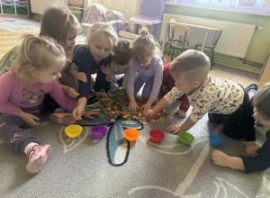 12.12.2025 r. Dzień Guzika w grupie Wiewiórki