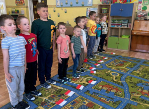 30.04.2026 r. Słoneczka świętują Święto Pracy i Dzień Flagi.